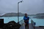 Enfrentando o frio para entrar na Blue Lagoon, na região de Reykjavik, na Islândia